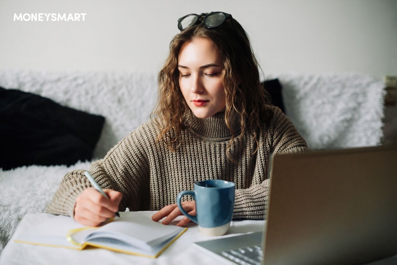Image of a freelance writer working