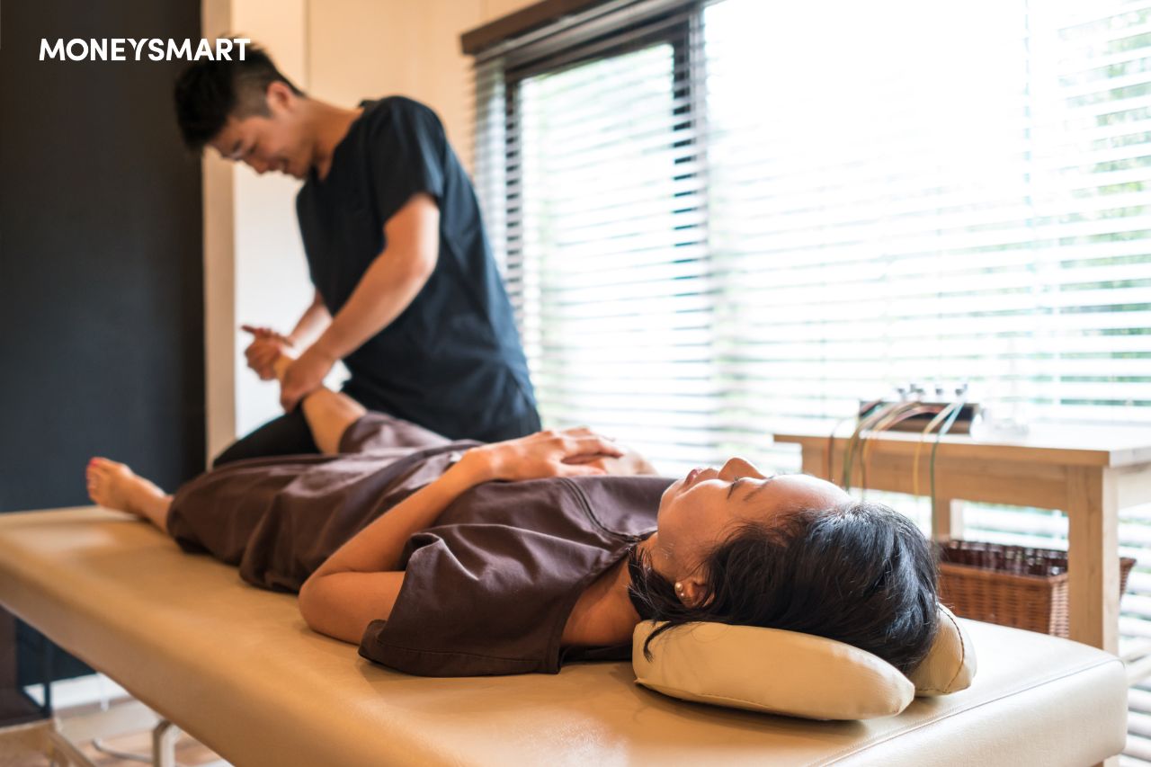 Image of chiropractor adjusting a patient