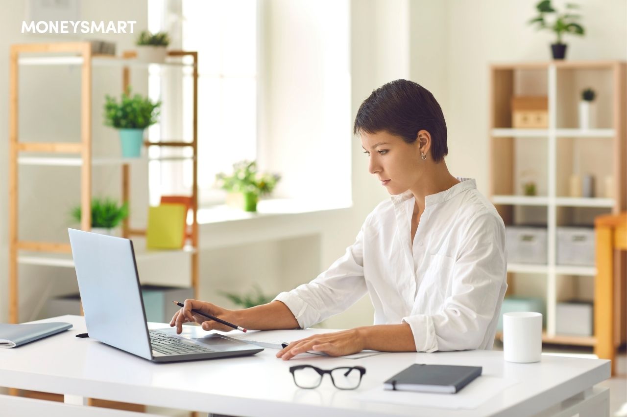 Image of social media manager working remotely