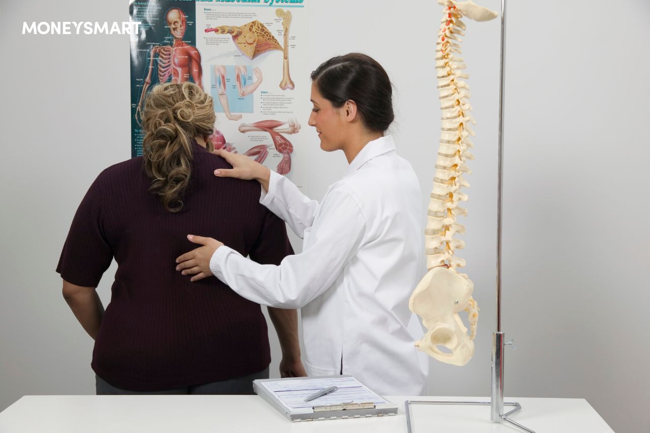 Image of chiropractor and a patient