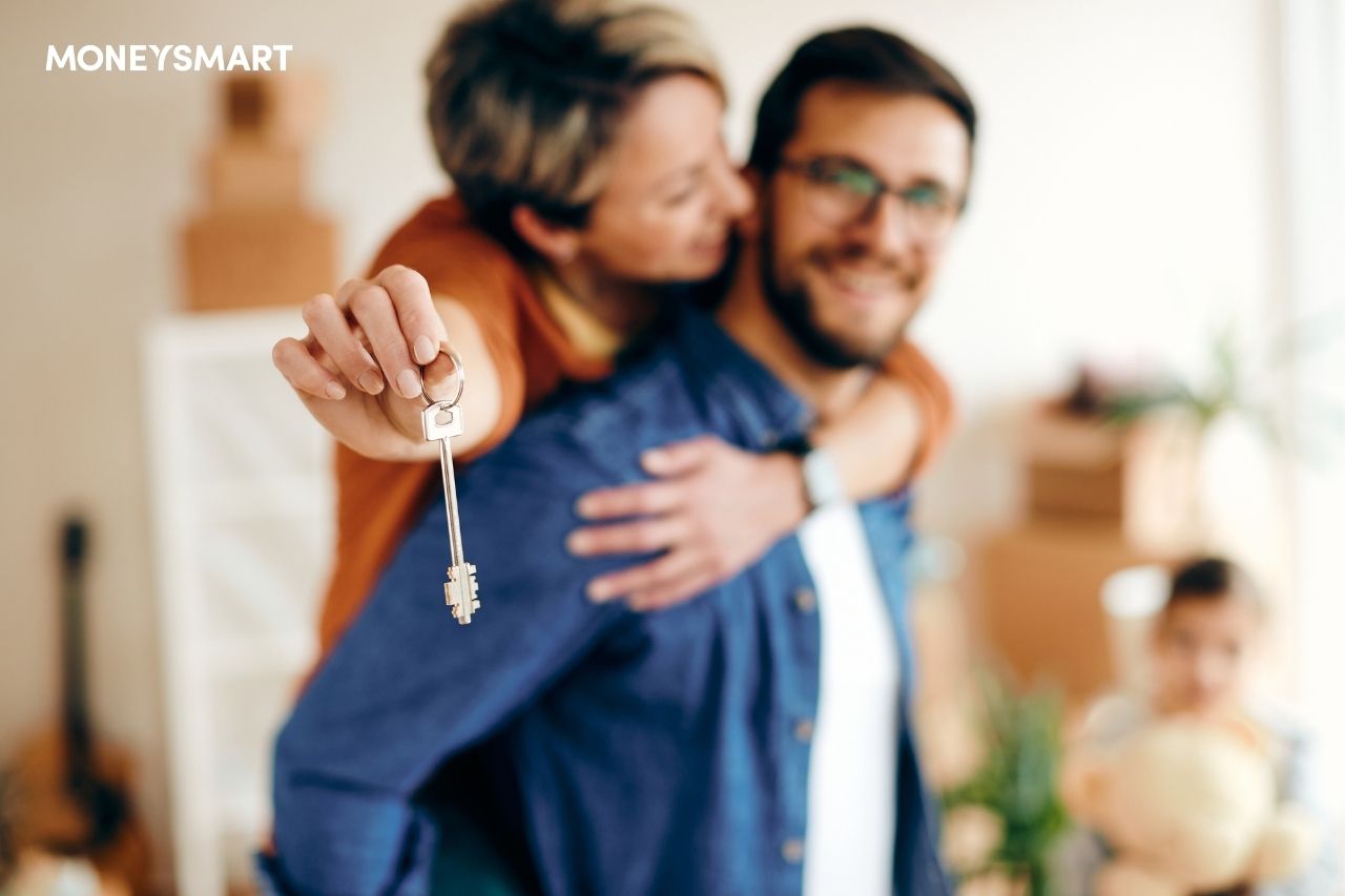 signs you are financially ready to buy a home in the philippines - a couple and key of a home